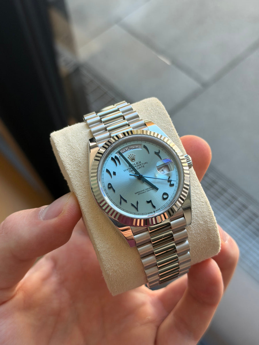 Rolex Day-Date 40 Platin, Eisblau arabisch, in 3 Tagen nach München